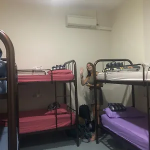 2* Pensión Apple Backpackers